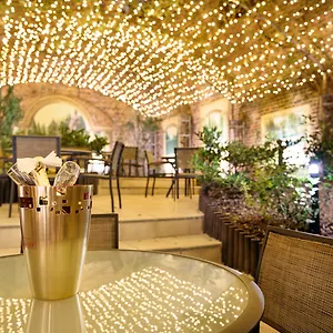 Le Chatelain Hotel